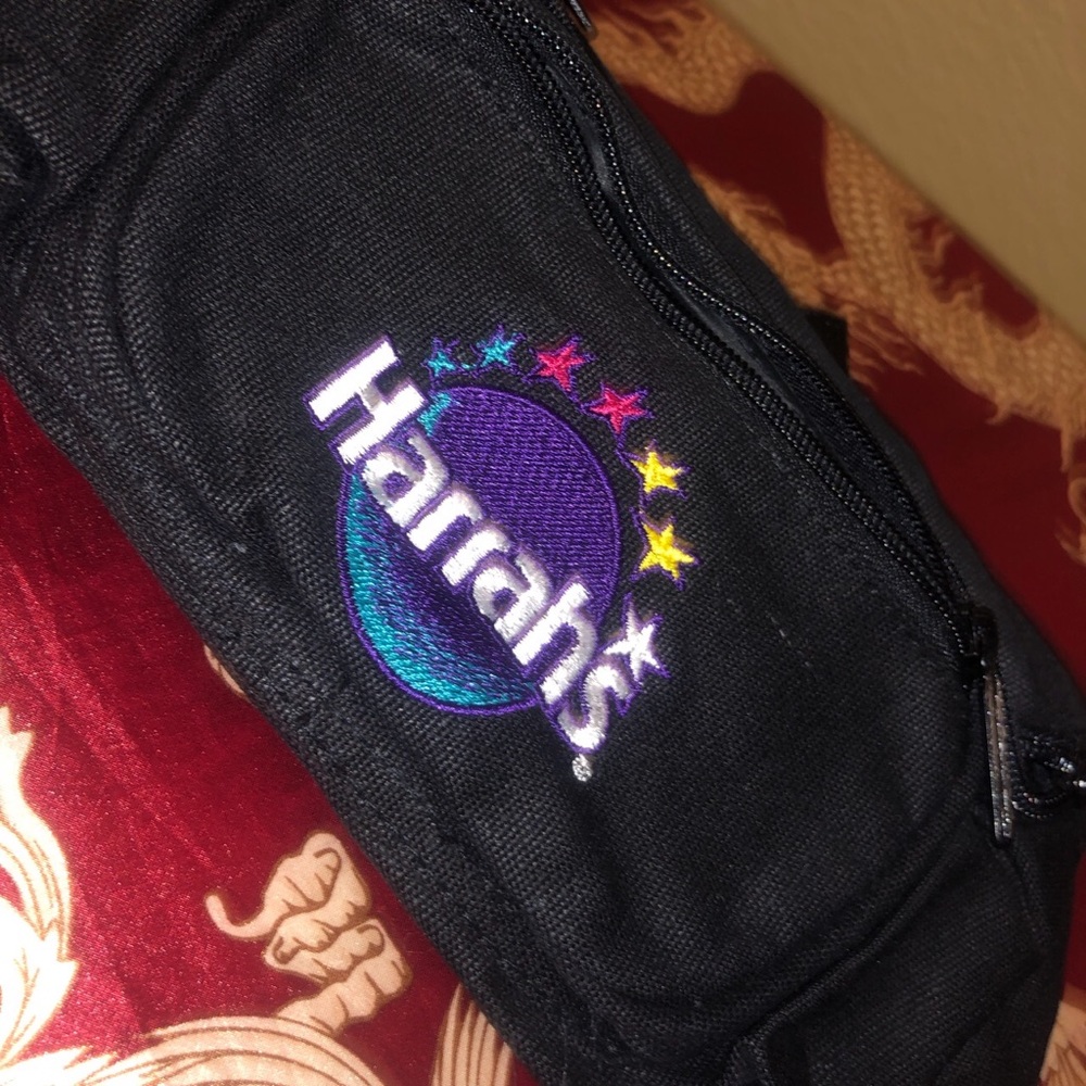 1990’s Unisex Vintage Harrahs Fannypack Black!